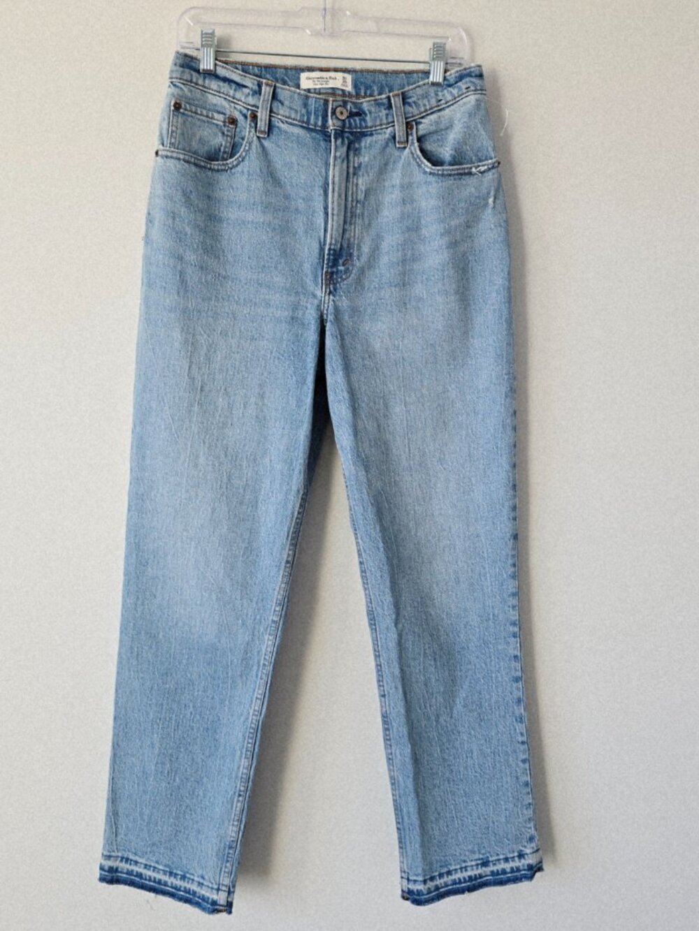 Abercrombie Curve Love 90s Straight Jeans 30 Light Wash NWOT